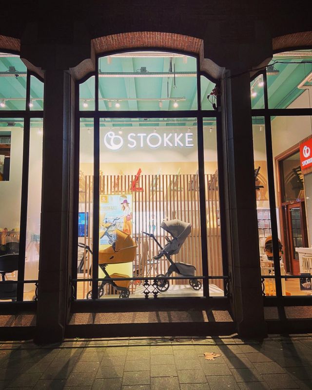 Another example of work done by #soleneon … this is the #retail of a famous firm, the so called Stokke, in Rotterdam, Netherlands ! #venteaudétail #einzelhandel